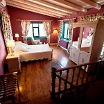 Pinecone Boutique Hotel فندق 5*